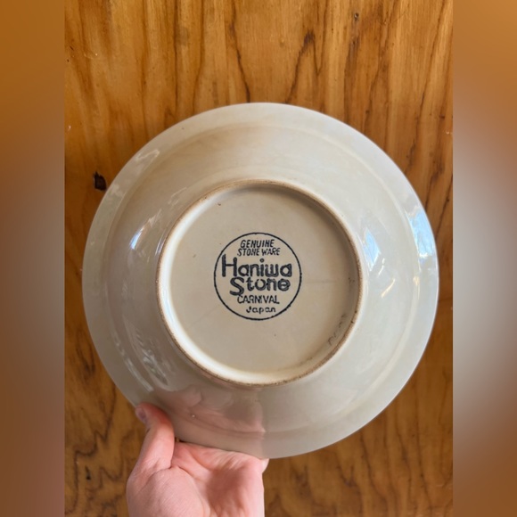 Haniwa Stoneware Serving Bowl - Picture 3 of 3